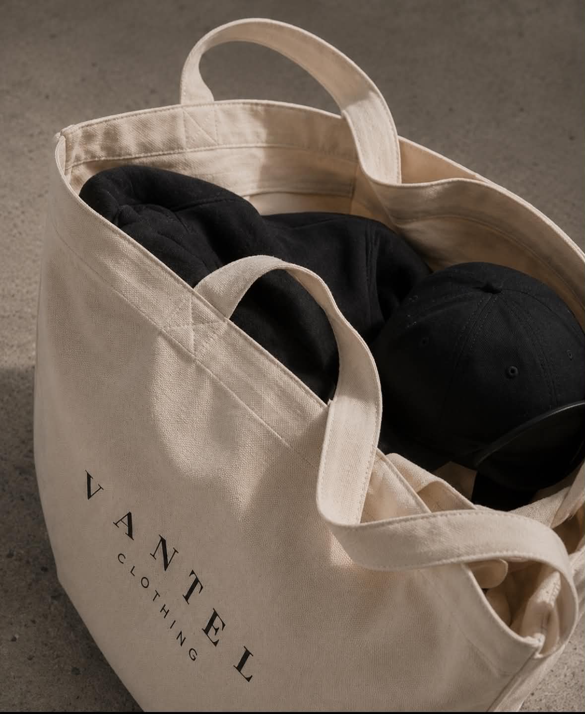 VANTEL Essential Tote
