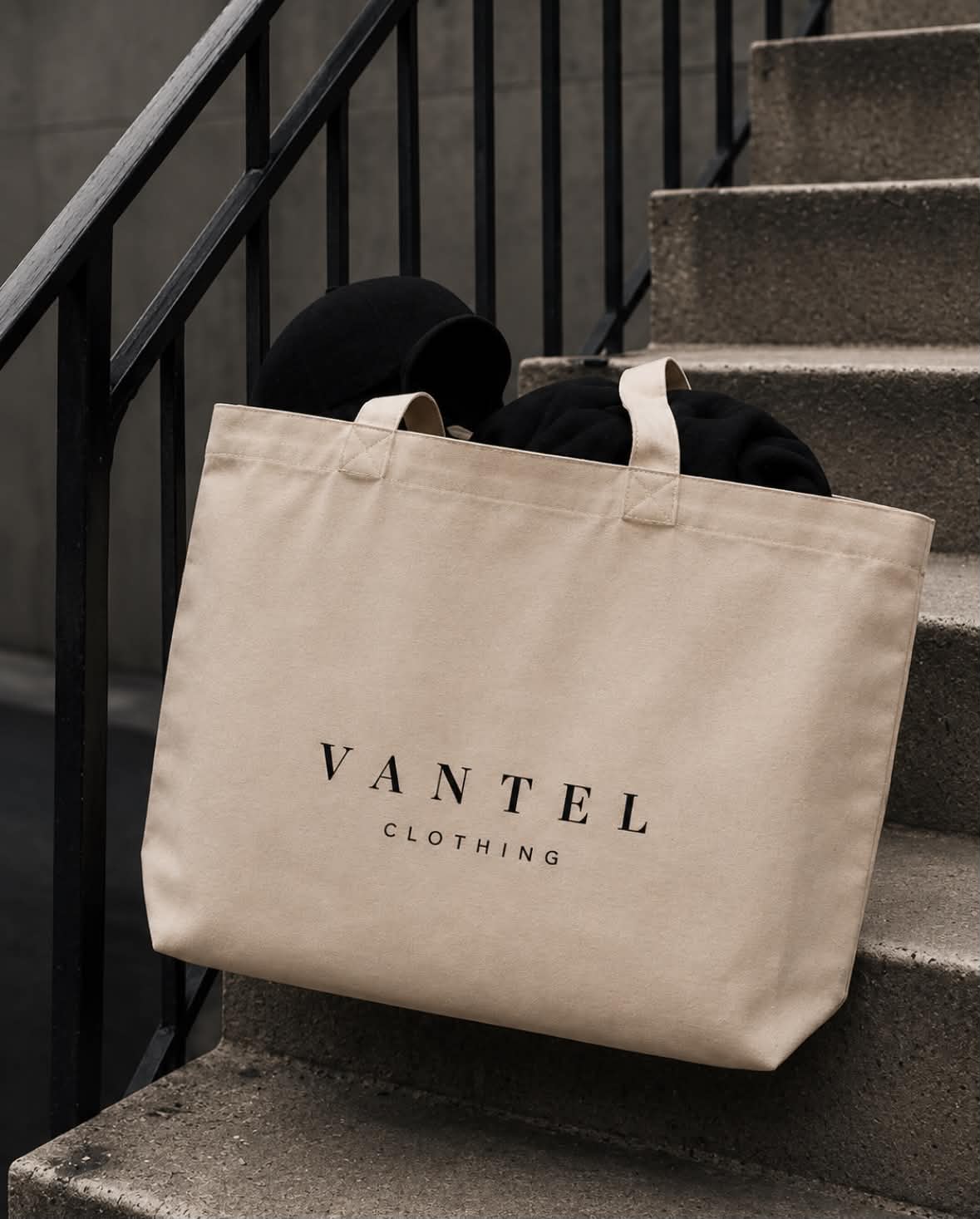 VANTEL Essential Tote